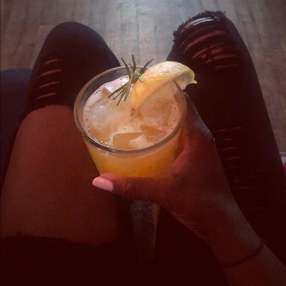 Meet your Posher, Caroline - Picture 1 of 1